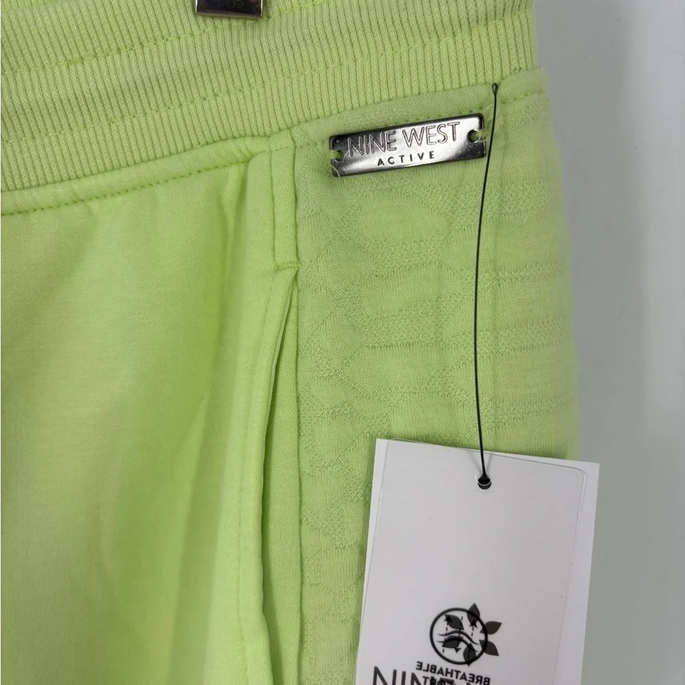 Nine West lime green activewear shorts with pockets Woman’s size 2X - Picture 4 of 4